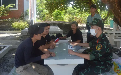 Bệnh xá đảo Song Tử Tây cấp cứu ngư dân bị viêm phổi