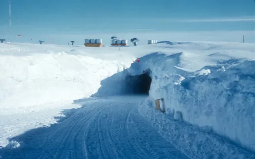 Hé lộ bí mật về trạm nghiên cứu nằm sâu 30 mét ở Bắc Cực thời Chiến tranh Lạnh