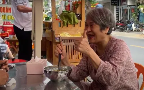 Ấm lòng tiệm mì trả phí bằng nụ cười