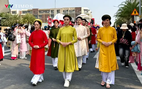 Hàng nghìn khán giả chung tay cùng Anh trai vượt ngàn chông gai lập kỷ lục thế giới