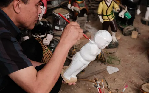 Chuyện nghề của người giữ hồn dân gian