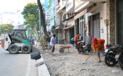 TP Hồ Chí Minh đẩy nhanh sửa chữa vỉa hè trước 30/4