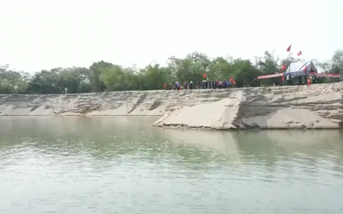 Nghệ An: Sạt lở vì khai thác cát, người dân bất an