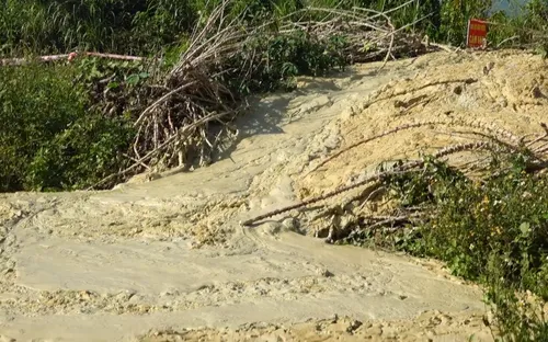 Đảm bảo an toàn cho người dân khu vực bùn phun trào ở Phú Yên