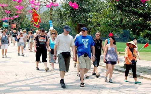 “Nhắm" du lịch làm động lực cho tăng trưởng kinh tế