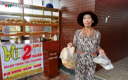 Ấm lòng bữa sáng 2.000 đồng tại chùa Phước Thọ