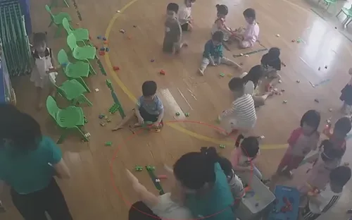 Tạm đình chỉ công tác giáo viên mầm non đánh trẻ ở Bắc Ninh