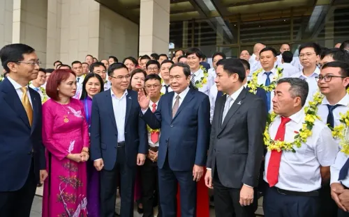 Chủ tịch Quốc hội: Công nhân ngành dầu khí phát huy truyền thống ''người đi tìm lửa''