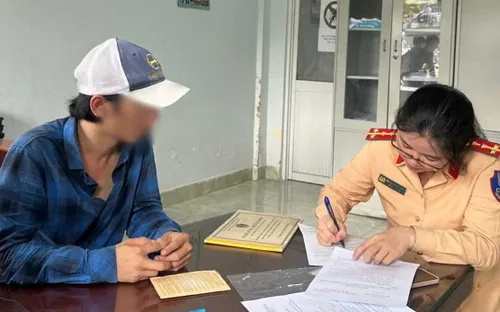 Xe tải lạng lách như phim, tài xế bị phạt 50 triệu