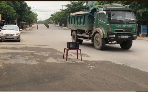 Quảng Nam: Mất an toàn giao thông từ xe chở đất