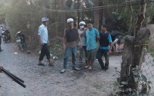 Khống chế đối tượng tâm thần phát bệnh cầm dao gây thương tích cho nhiều người