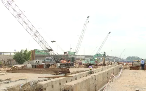 Dự án mở rộng cầu trên Quốc lộ 1A vướng giải phóng mặt bằng