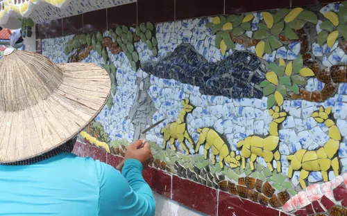 Từ mảnh sành sứ đến tác phẩm nghệ thuật trên miền cát trắng