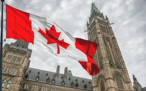 Canada: Nhiều người di cư mất tư cách làm việc do tồn đọng đơn xin thị thực