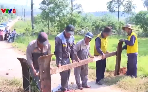 Bình Định: Rào đóng lối đi qua đường sắt không đảm bảo an toàn