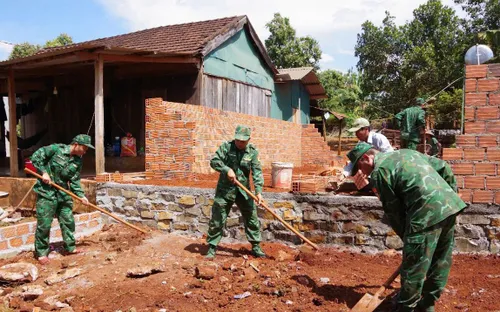 Bộ đội Biên phòng xây nhà cho người nghèo biên giới