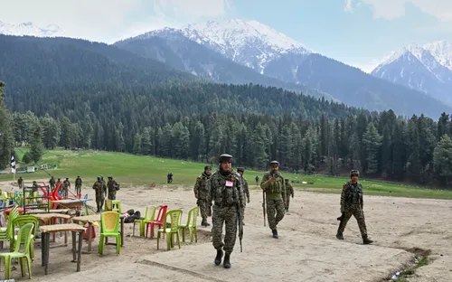 Ấn Độ truy tìm thủ phạm vụ tấn công khủng bố khiến 26 du khách thiệt mạng