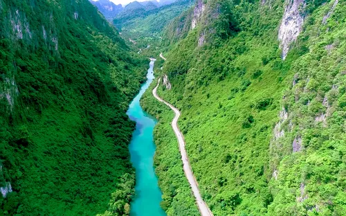 Quảng Bình - Viên kim cương xanh giữa lòng miền Trung