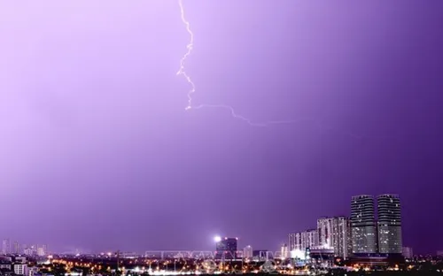 Thực hư thông tin hơn 23.000 cú sét đánh ở miền Bắc sáng 25/4