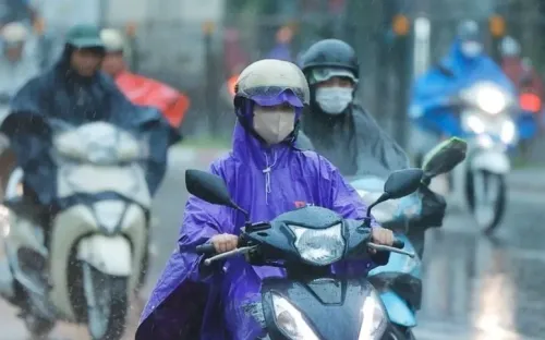 Không khí lạnh tràn về, Bắc Bộ và Bắc Trung Bộ mưa dông, cục bộ có mưa to