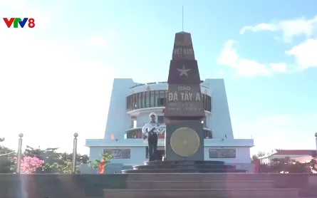 Chuyến tàu Đại đoàn kết- Hải trình đưa kiều bào ra thăm Trường Sa và Nhà giàn DK1