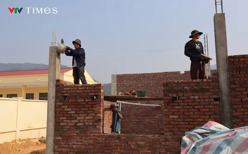 Xây bản mới cho người Mảng ở Lai Châu