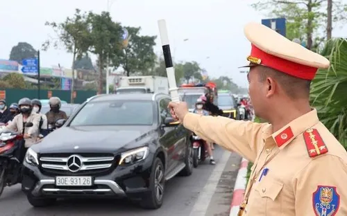 CSGT Hà Nội tăng cường chốt trực, kéo giảm nguy cơ ùn tắc dịp lễ 30/4