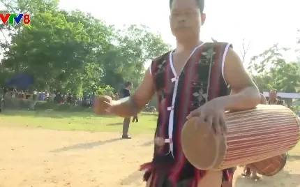 Người Cơ Tu tổ chức lễ kết nghĩa chuẩn bị sáp nhập xã