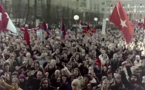 Người Thụy Điển vỡ òa trong ngày Việt Nam chiến thắng