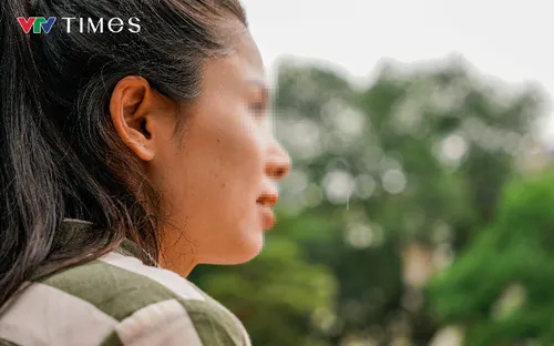 Niềm vui ngày trở về: Cô gái trẻ đón chờ giây phút đặc xá