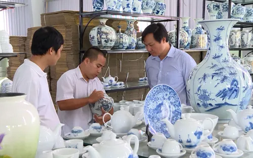 Làng nghề về lại giữa dòng khách du lịch