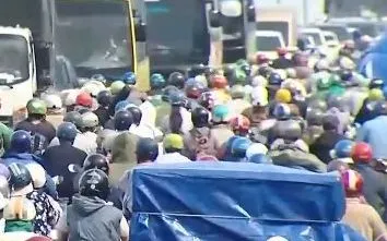 Ùn ứ cục bộ đường từ miền Tây Nam Bộ về TP Hồ Chí Minh