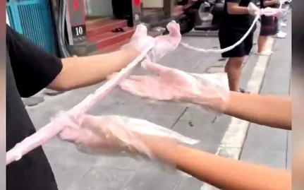 Hà Nội yêu cầu quận Cầu Giấy kiểm tra quán bán cỗ lòng se điếu dài 40m