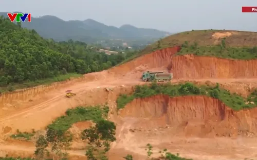 Ngang nhiên khai thác đất đồi trái phép trong đêm