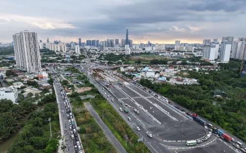 TP Hồ Chí Minh: Hầm chui An Phú chậm tiến độ, giao thông ùn ứ