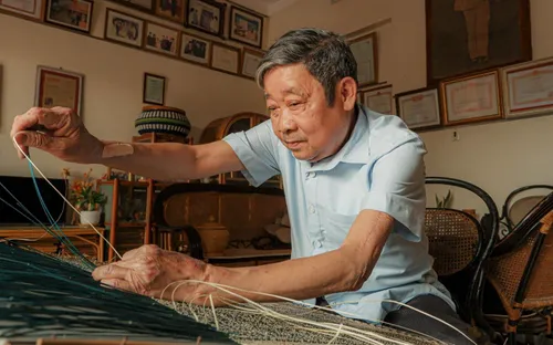 Nghệ nhân Nguyễn Văn Chung: Bản lĩnh thép trên những sợi mây tre đan