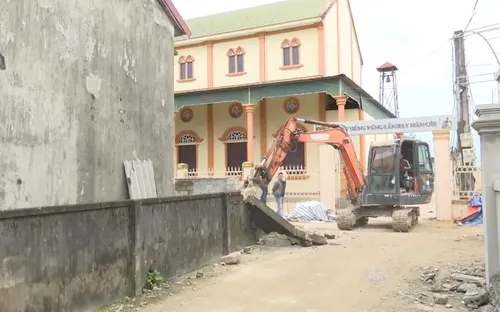 Người dân xóm Đạo hiến đất mở đường xây dựng nông thôn mới