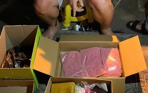 Bắt giữ 5 đối tượng mua bán trái phép 30.000 viên ma túy tổng hợp