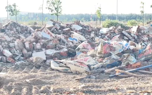 Bất thường từ việc dùng xà bần san nền hạ tầng khu dân cư ở Phú Yên