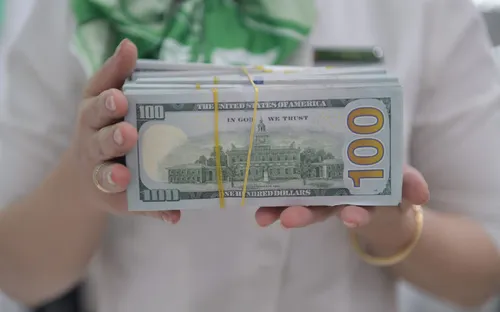 Tiền đồng chưa hết áp lực, nhưng triển vọng tươi sáng hơn