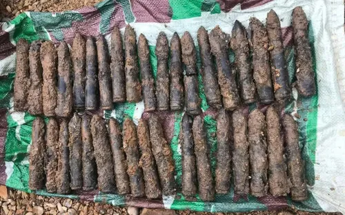 Phát hiện bom, đạn và nhiều vật liệu nổ ở hạ lưu Thuỷ điện Hoà Bình