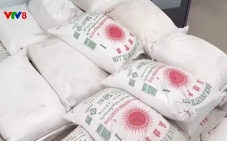 Bắt giữ 33 tấn đường nhập lậu và 1 tấn chả chay không rõ nguồn gốc