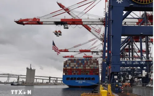 Căng thẳng thuế quan “phủ bóng” lên các cảng biển