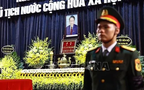 Người dân thành kính tưởng nhớ nguyên Chủ tịch nước Trần Đức Lương - người dành cả cuộc đời để phụng sự đất nước