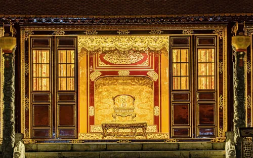 Huế: Đưa Ngai vua triều Nguyễn bị phá hoại về lưu giữ, bảo quản tại kho cổ vật