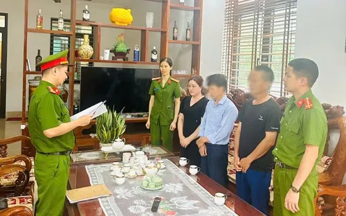 Khởi tố người phụ nữ sản xuất và buôn bán thực phẩm giả