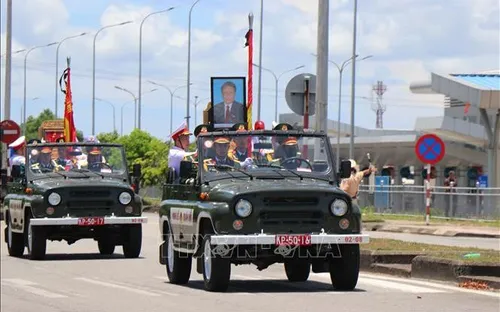 Linh cữu nguyên Chủ tịch nước Trần Đức Lương về đến sân bay Chu Lai