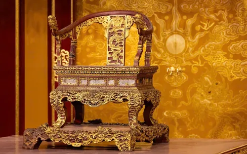 Huế: Ngai vua triều Nguyễn bị phá hoại, nghi phạm có dấu hiệu tâm thần