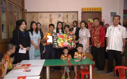 Phu nhân Thủ tướng Phạm Minh Chính thăm Trung tâm bảo trợ trẻ em ở Malaysia