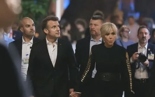 Tổng thống Pháp Emmanuel Macron và Phu nhân dạo phố cổ Hà Nội